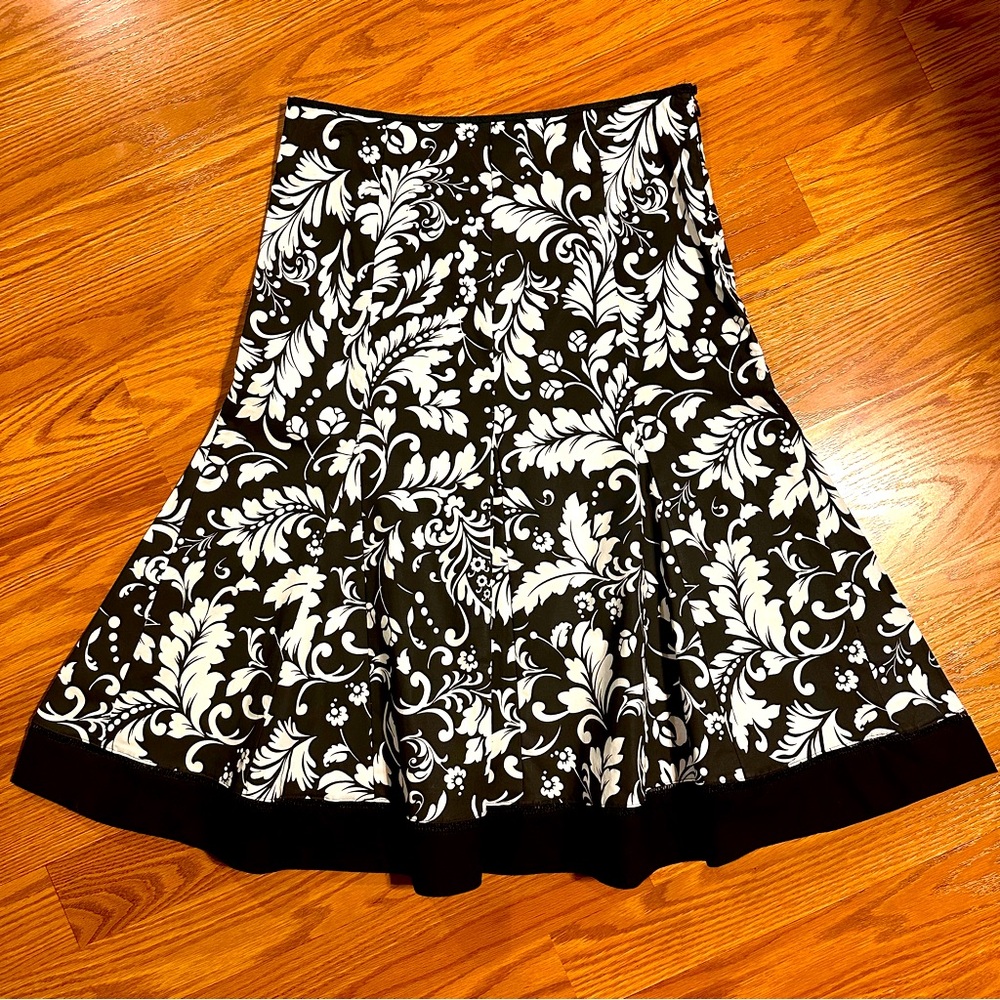 Notations Cotton Mermaid Flare Black and White Floral Midi Skirt size S
